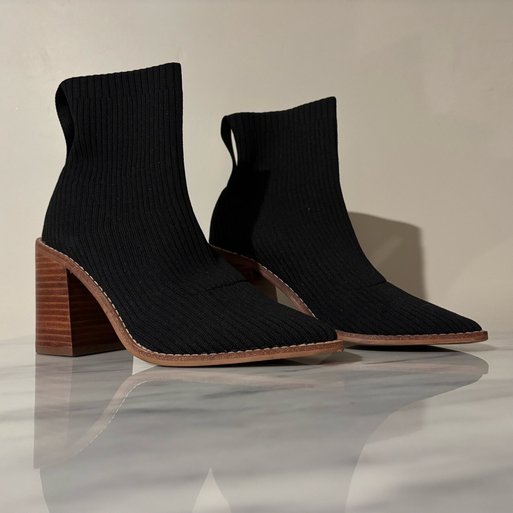 NWT Steven by Steve Madden Black Ribbed Ankle Boots